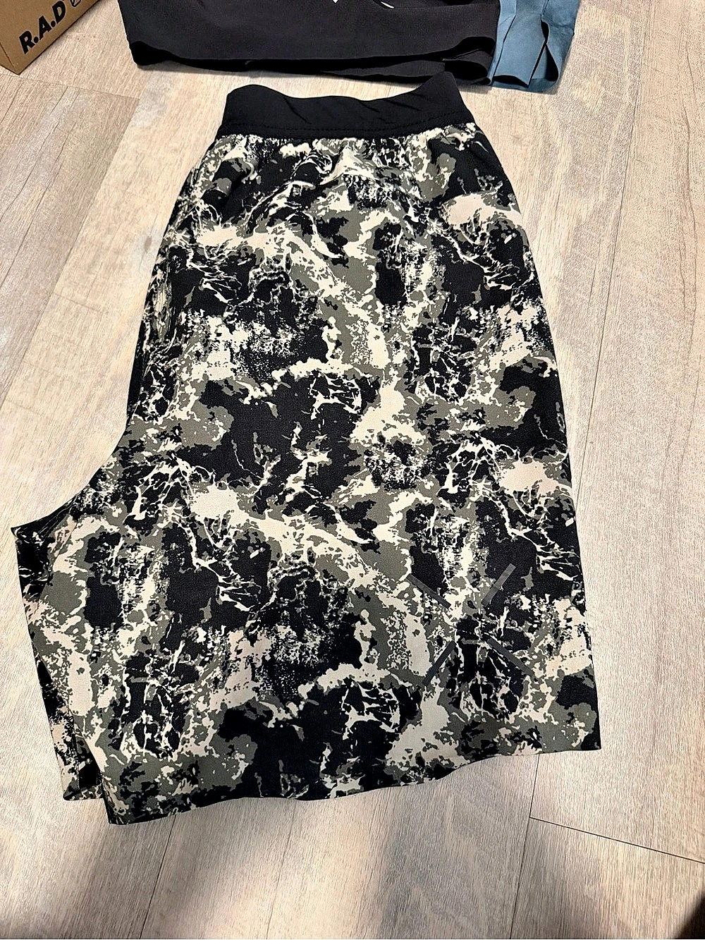 Ten thousand shorts size small - 7 inch